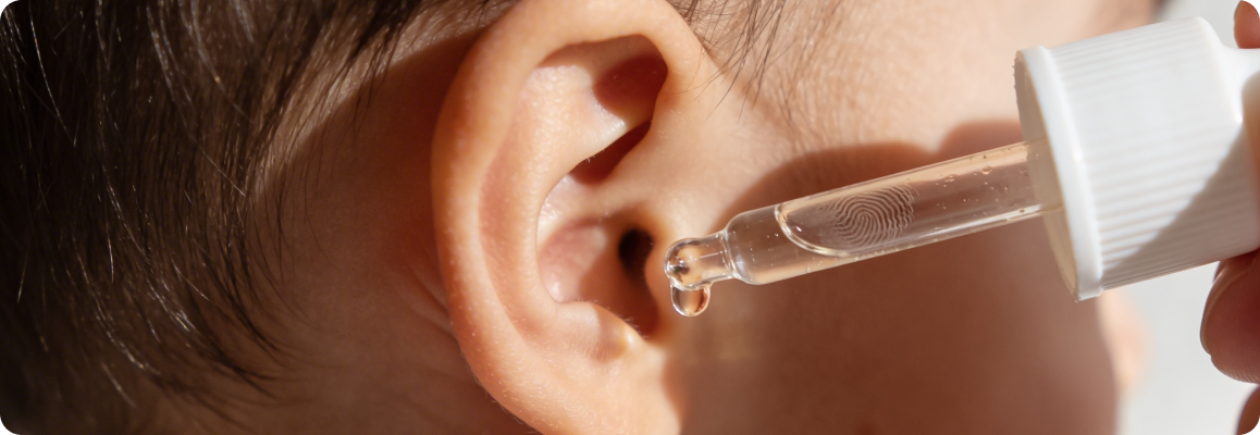 Закапывание капель в ухо