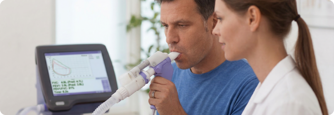 Врач диагностирует бронхиальную астму